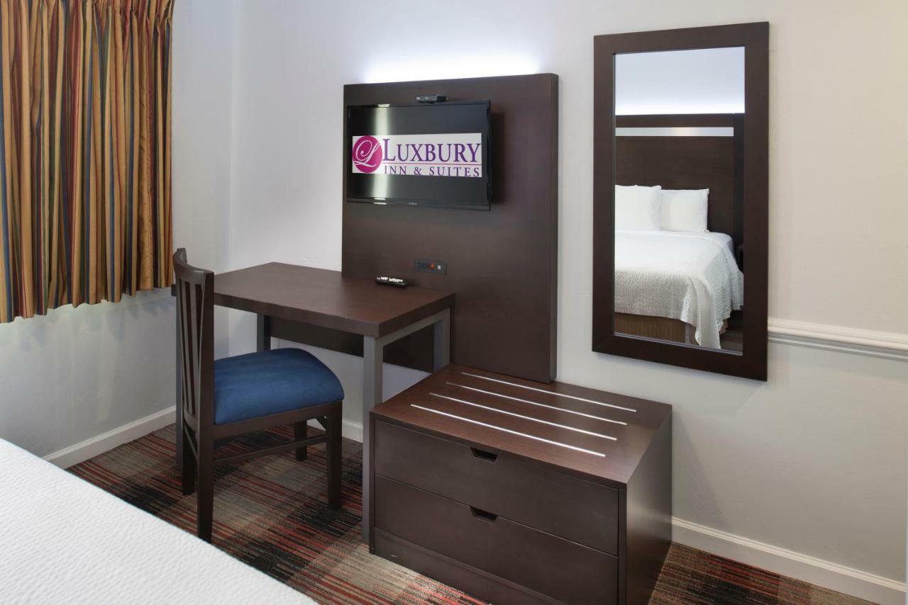 Luxbury Inn & Suites Мэривилл Экстерьер фото